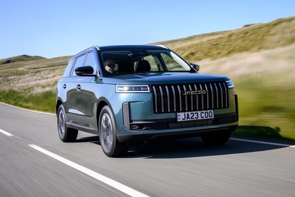 Green JAECOO 5 SUV driving down a country road