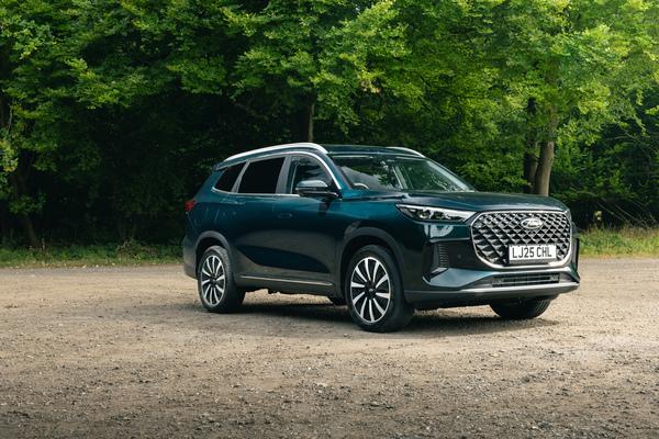 Chery Tiggo 8 SUV in green