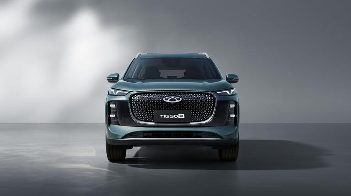 Chery Tiggo 8 SUV in green